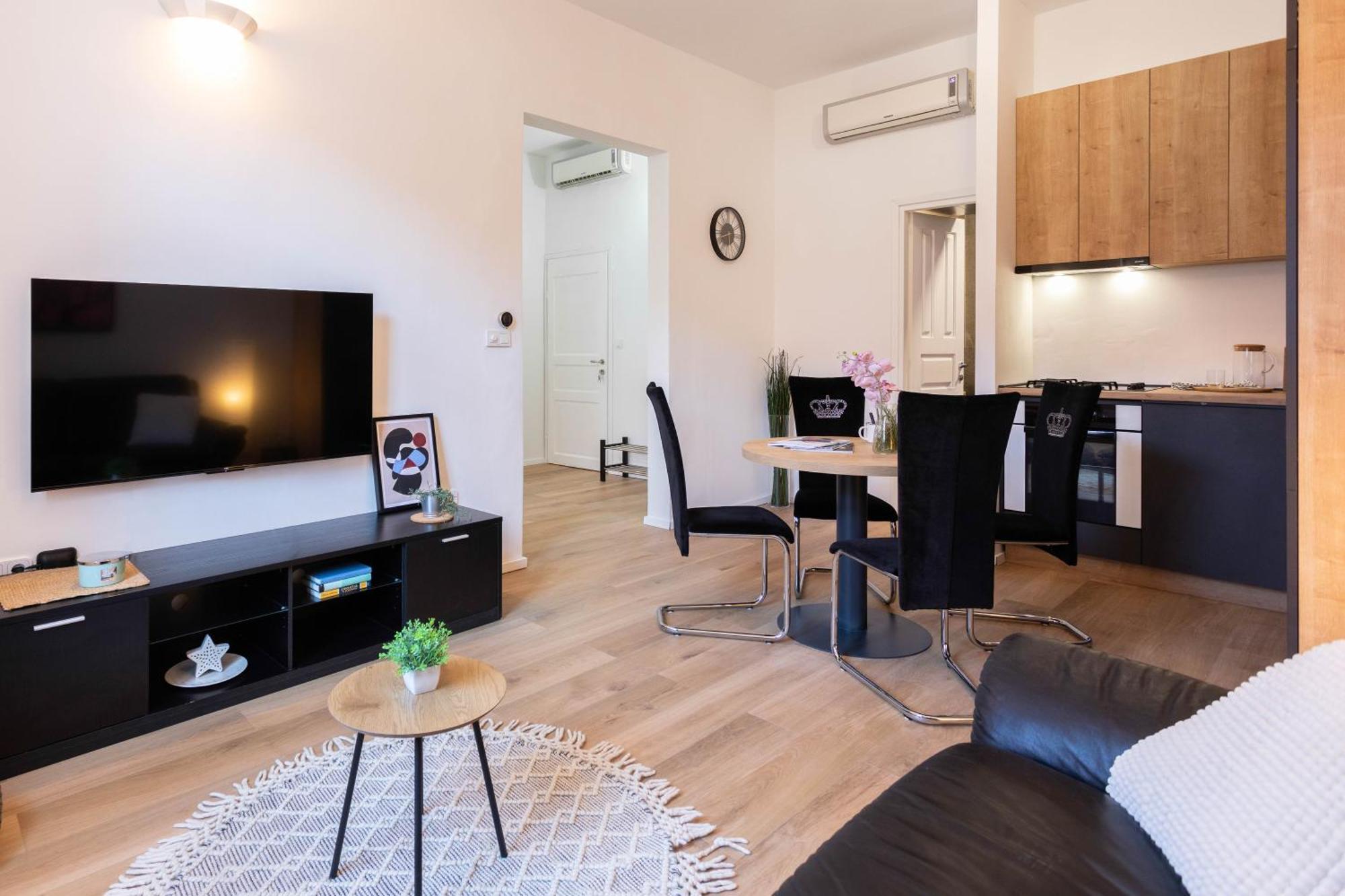 Design And Modern Apartments In Heart Of 자그레브 외부 사진