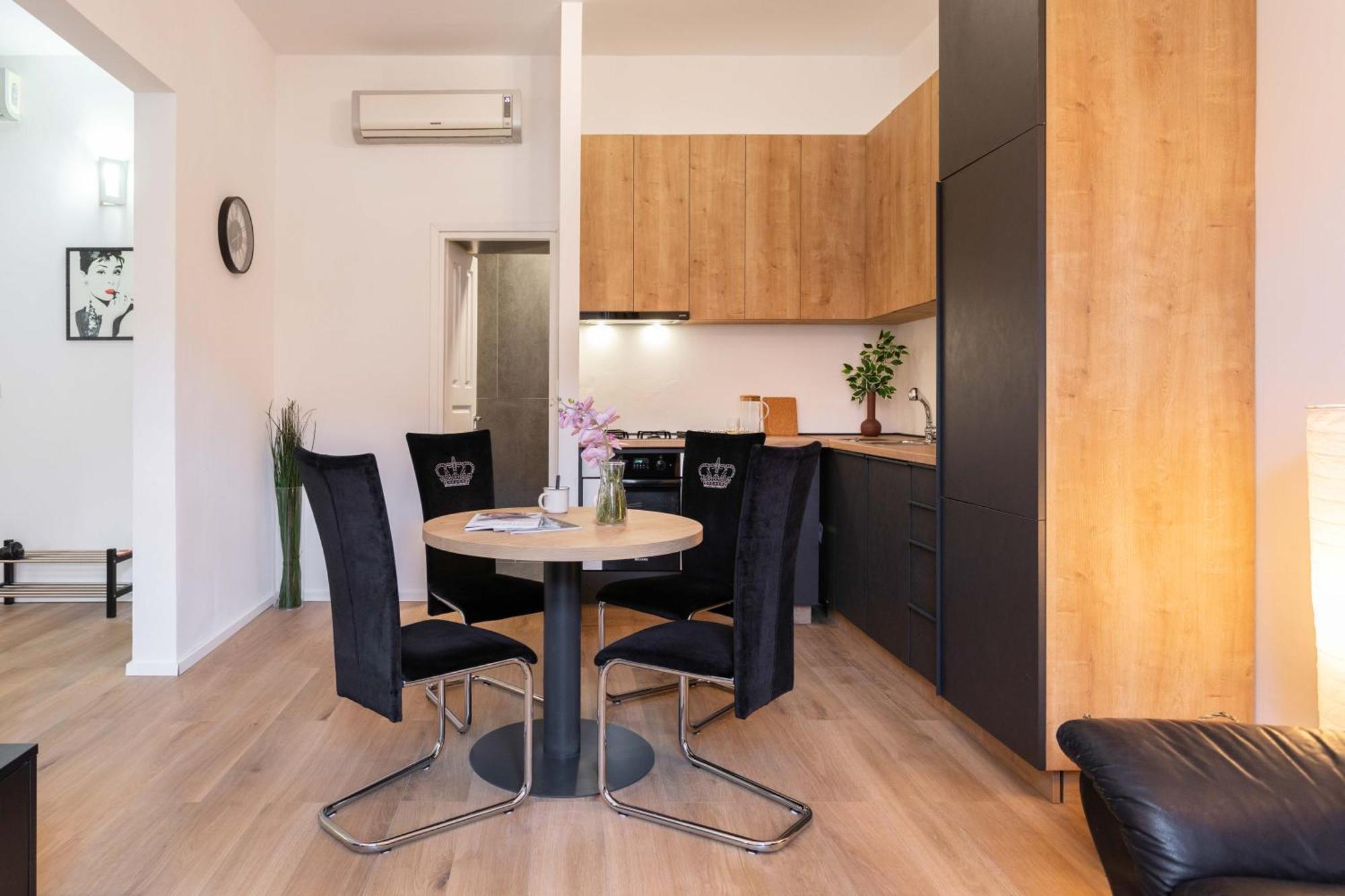 Design And Modern Apartments In Heart Of 자그레브 외부 사진